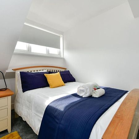 Spacious 2 Bedroom Apartment In The Heart Mumbles Экстерьер фото