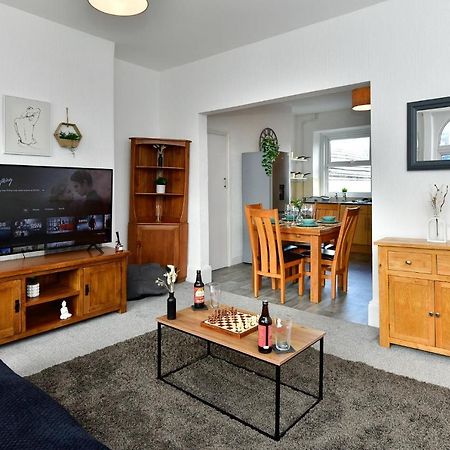 Spacious 2 Bedroom Apartment In The Heart Mumbles Экстерьер фото
