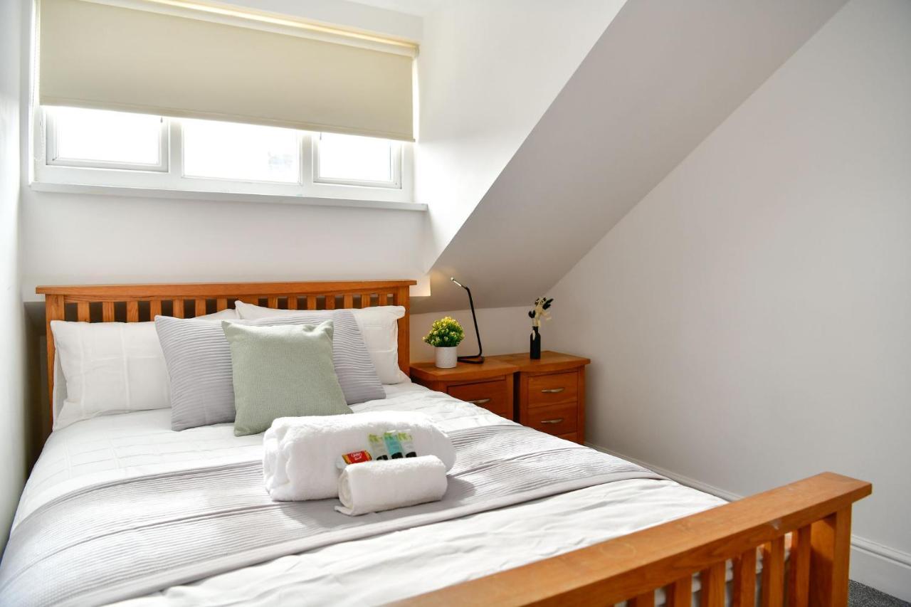 Spacious 2 Bedroom Apartment In The Heart Mumbles Экстерьер фото
