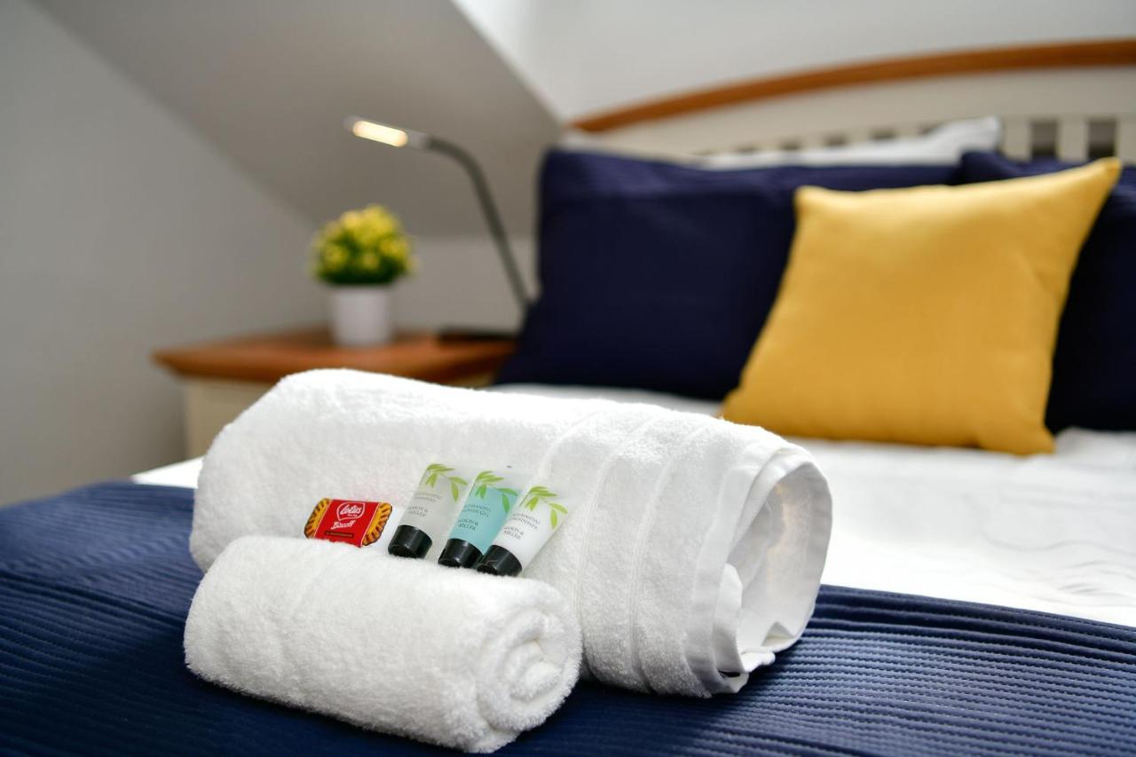Spacious 2 Bedroom Apartment In The Heart Mumbles Экстерьер фото