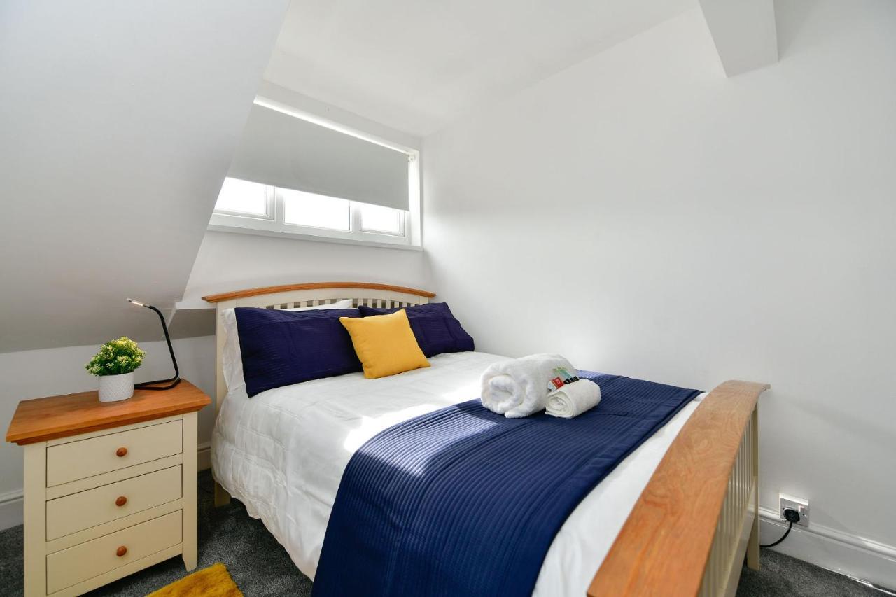 Spacious 2 Bedroom Apartment In The Heart Mumbles Экстерьер фото
