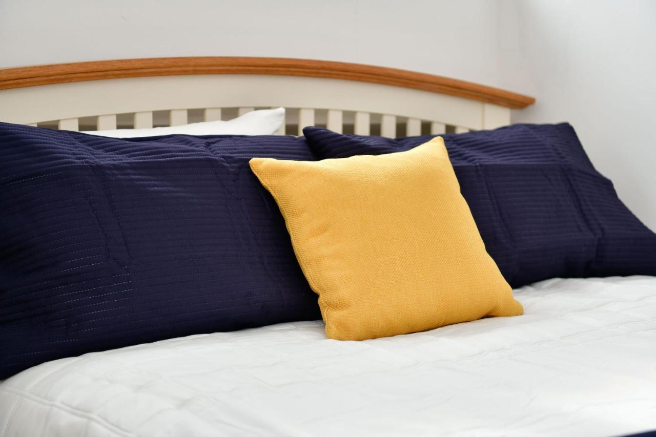 Spacious 2 Bedroom Apartment In The Heart Mumbles Экстерьер фото